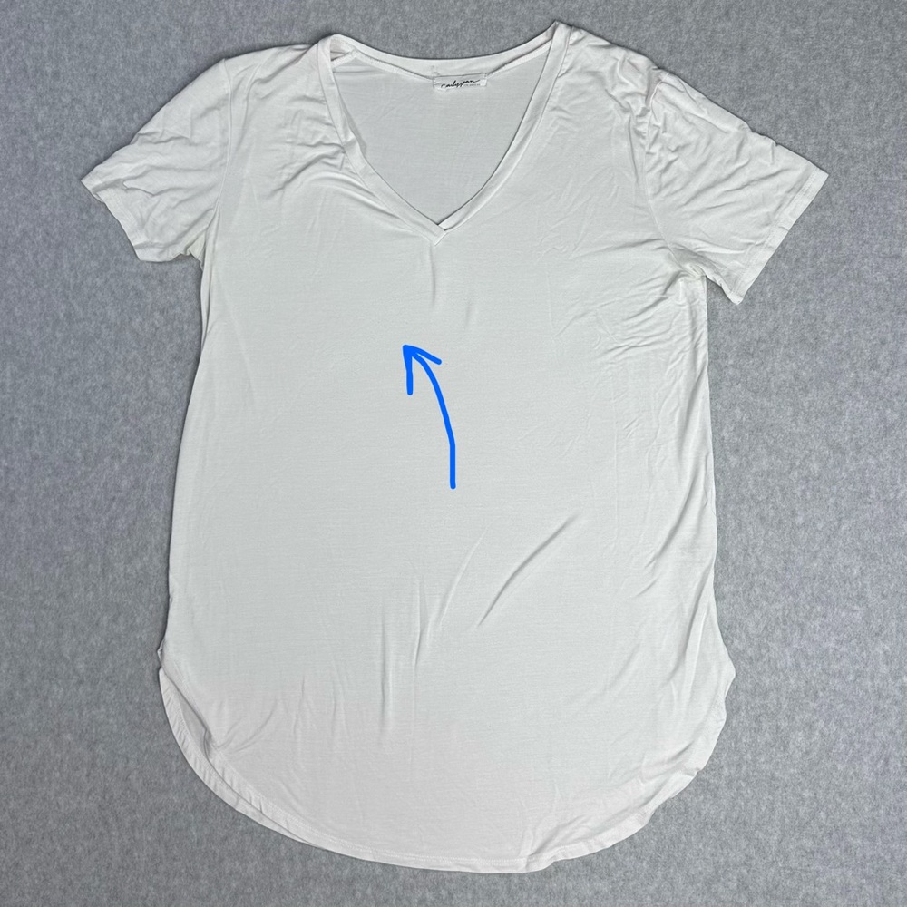 Carly Jean Los Angeles Women's White V-Neck Top - Picture 5 of 5